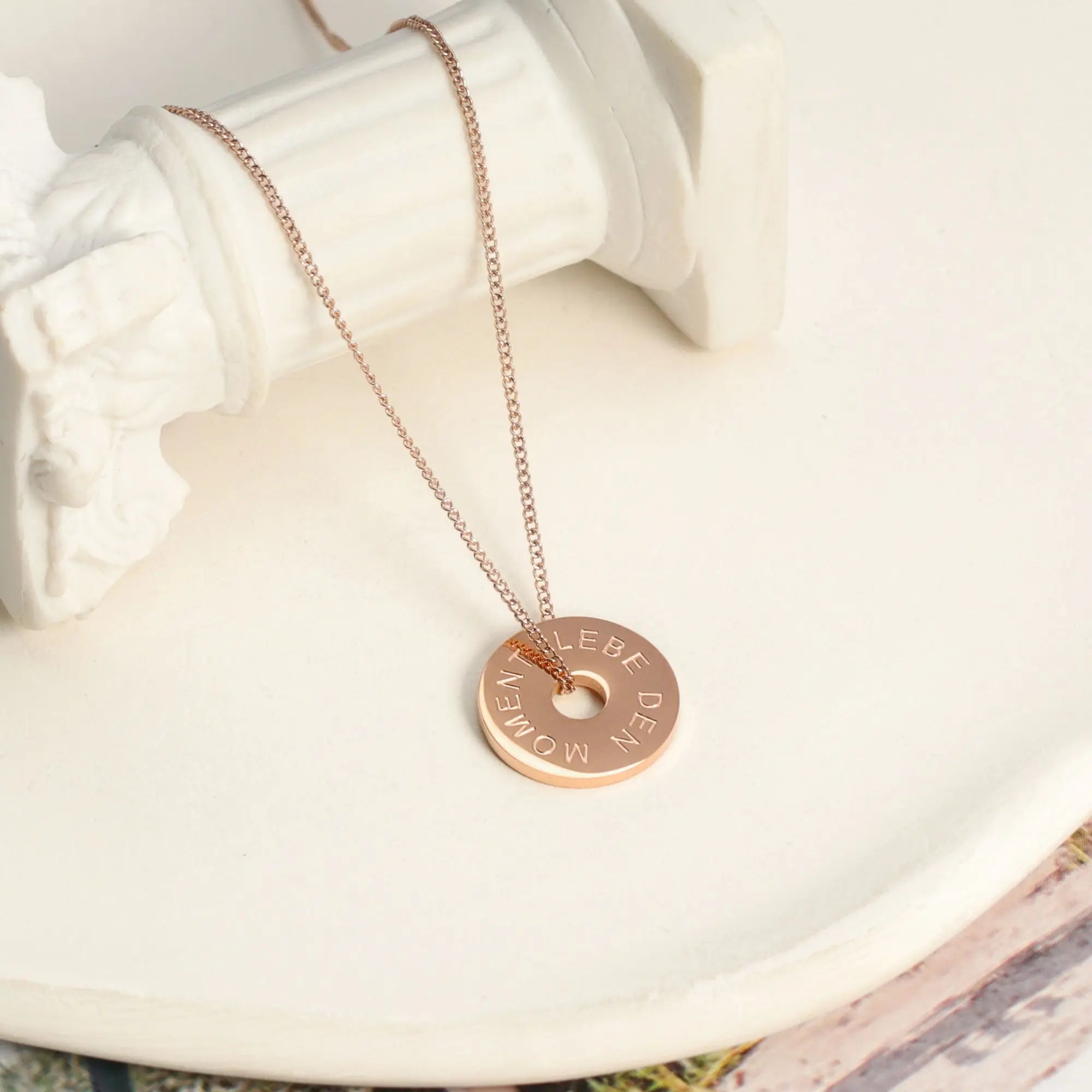 LEBE DEN MOMENT Circle Halskette Halskette Simple Pledge