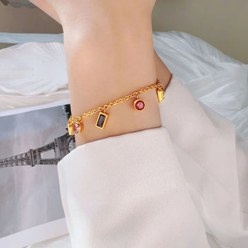 Armband Klara mit Zirkonia Anhängern Halskette Simple Pledge