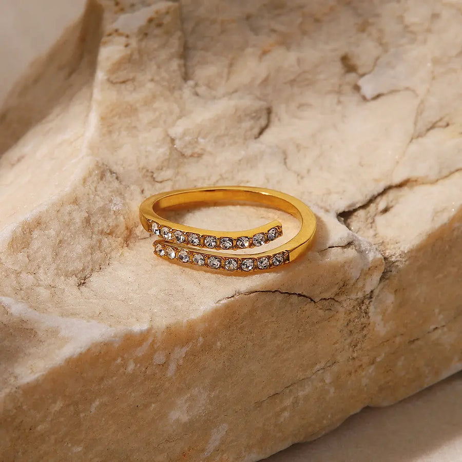 Ring Chloe Gold mit klarem Zirkonia Ring Simple Pledge